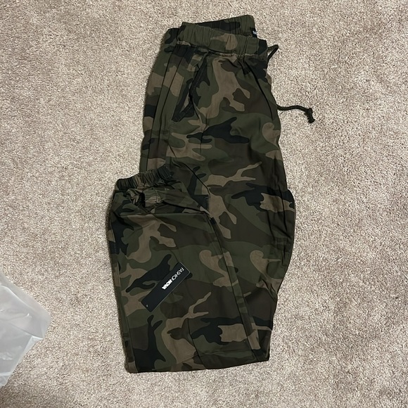 Camo Joggers - Picture 3 of 4